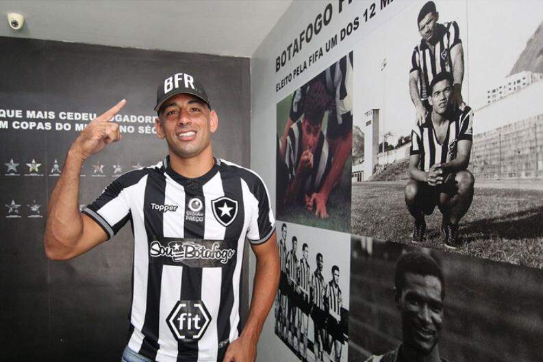 Botafogo fecha contrato com o meia Wesley até dezembro de 2022 - Botafogo  Futebol SA