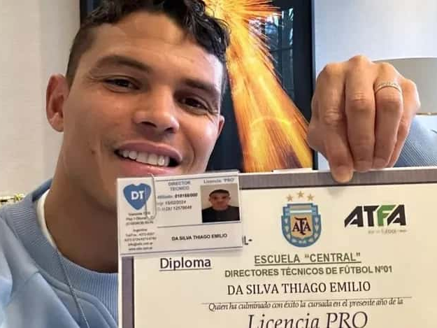 Thiago Silva com a suposta licença PRO que levava o símbolo da AFA