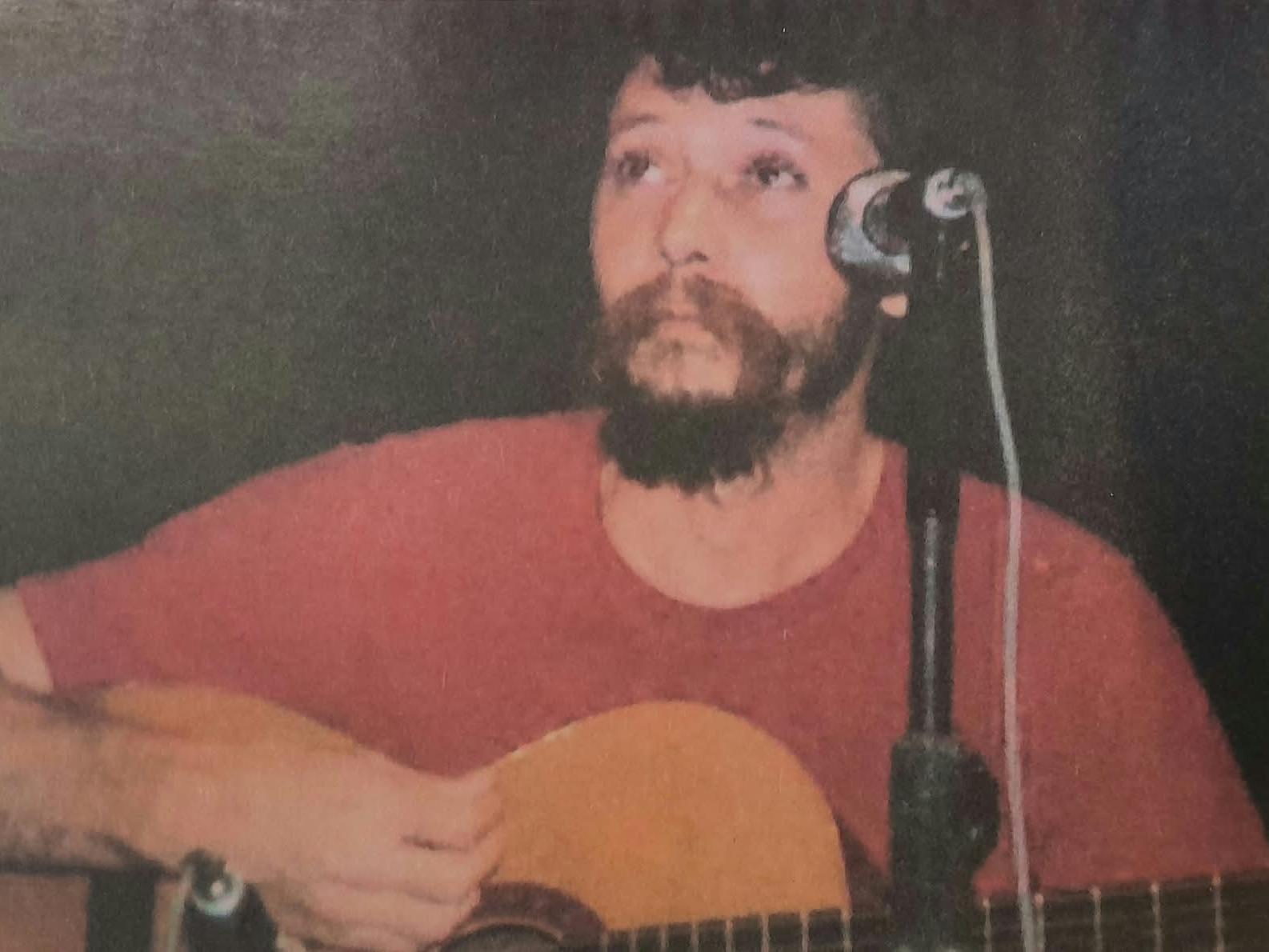 Cantor e compostior paraense Beka tem sua trajetória de vida e obra musical e poética contadas em livro