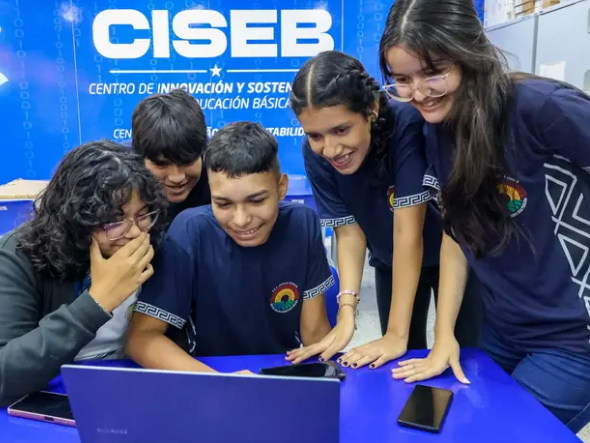 Seduc inscreve até dia 5 de novembro professores da rede pública estadual interessados em trabalhar nos Centros de Inovação e Sustentabilidade da Educação Básica (Ciseb), nos Núcleos Tecnológicos das Diretorias Regionais de Ensino (NT/DRE) e nos Estúdios da Rede de Inovação para a Educação Híbrida (RIEH)