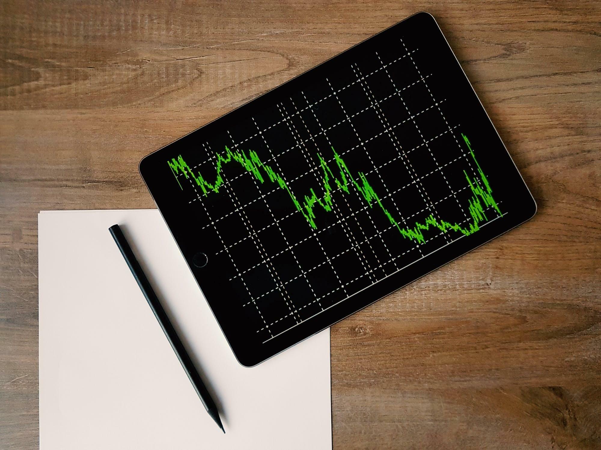 A rede bancária tradicional concentra parte importante das oportunidades. Além de bancos nacionais, instituições regionais como o Banpará e o Banco da Amazônia possuem operações no estado. As vagas podem envolver desde atendimento e relacionamento até áreas corporativas e financeiras.