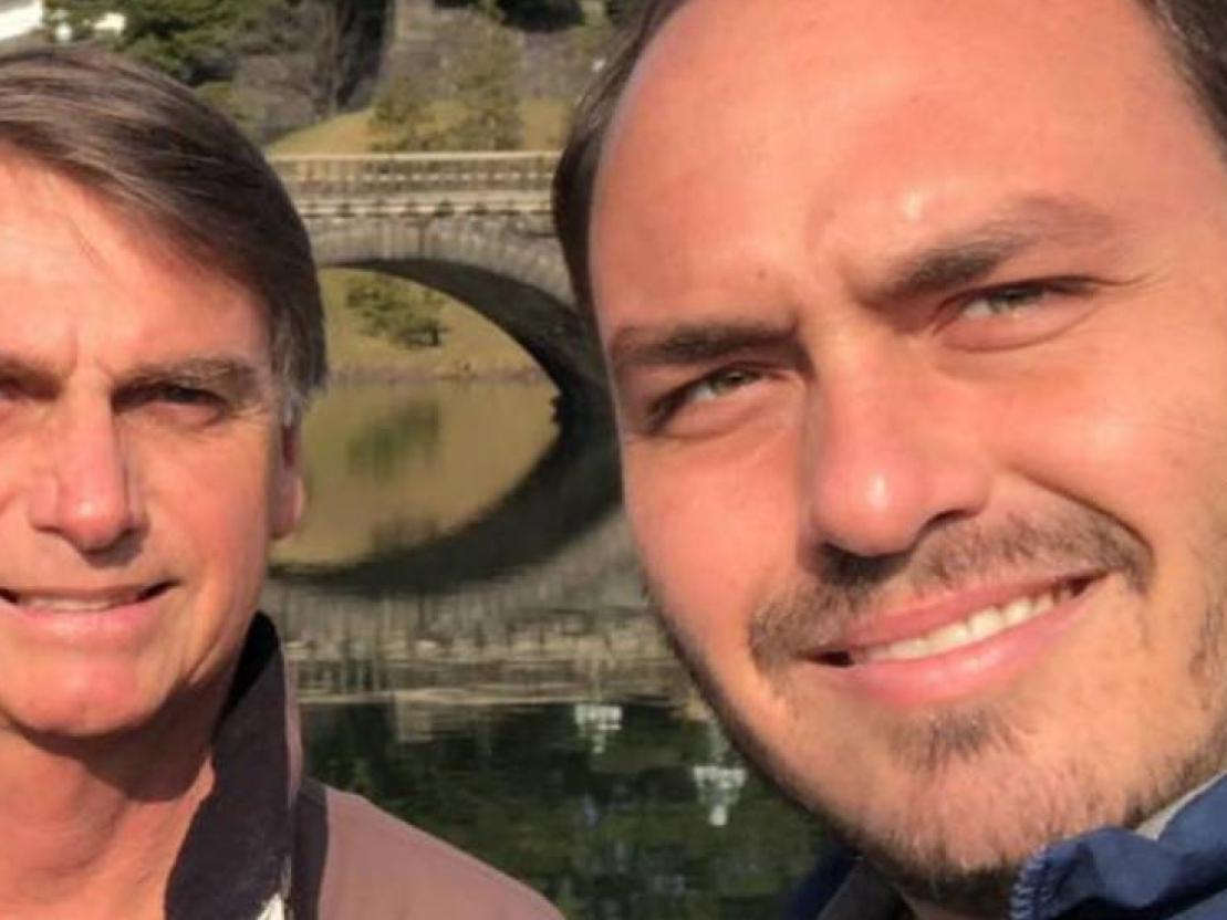 Carlos visita Jair Bolsonaro: ‘Desculpa, pai. A gente falhou'