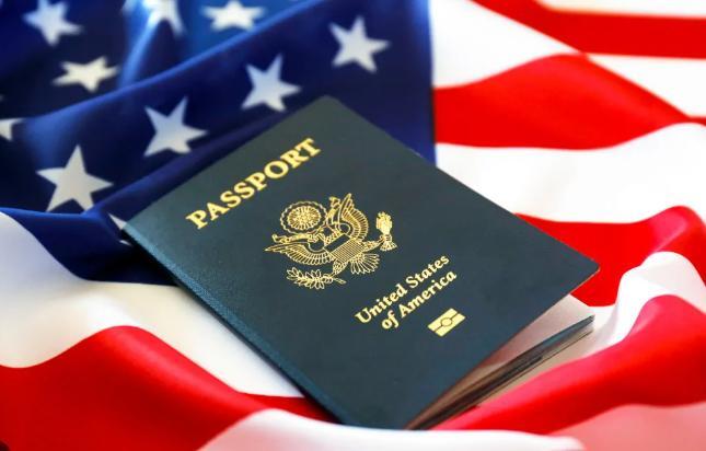 O visto americano é uma autorização oficial concedida pelo governo dos Estados Unidos, permitindo que você entre no país.